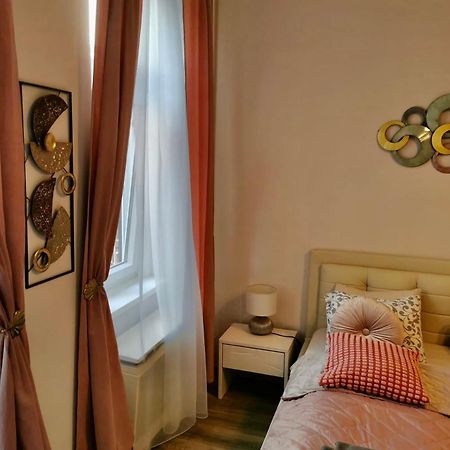 Goldcentral Apartment Comfort Budapest Luaran gambar
