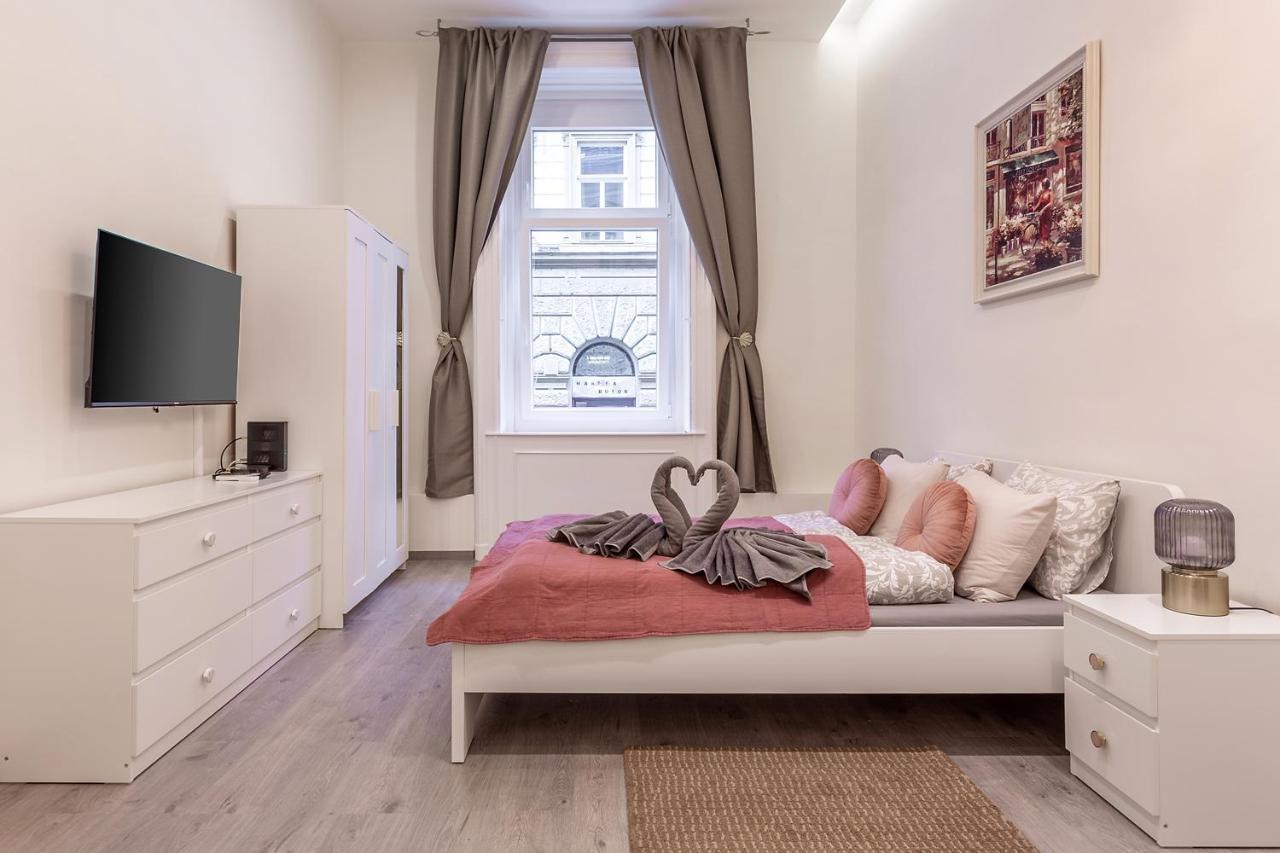 Goldcentral Apartment Comfort Budapest Luaran gambar