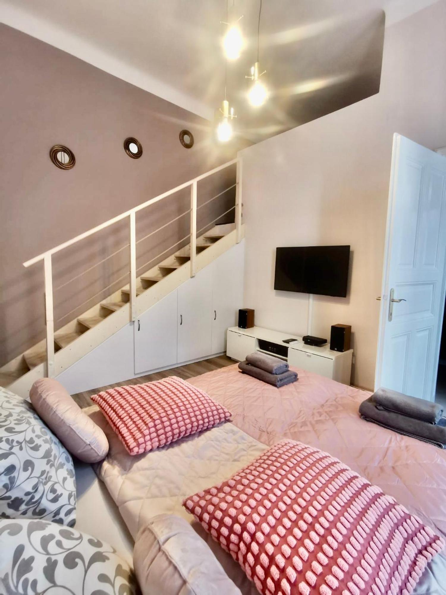 Goldcentral Apartment Comfort Budapest Luaran gambar