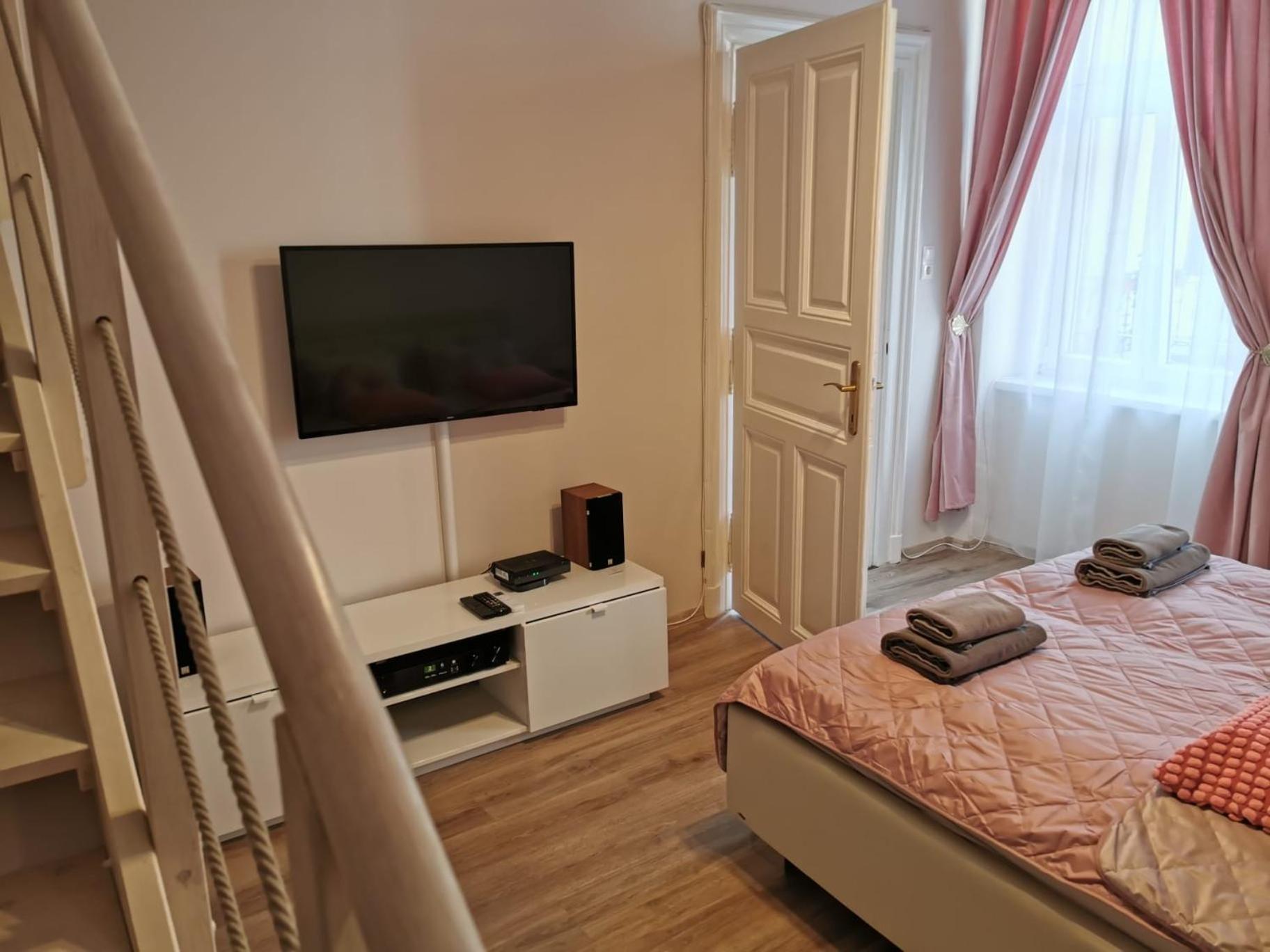 Goldcentral Apartment Comfort Budapest Luaran gambar